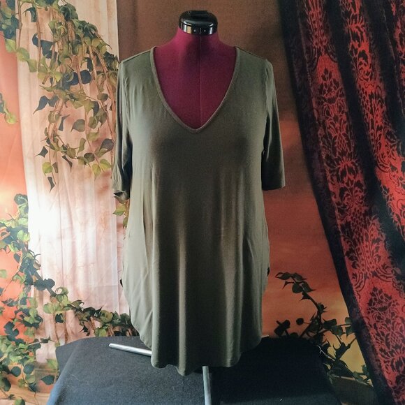 EUC: Torrid Sze. 1 Olive Green Super Soft Knits V-neck Top - Picture 1 of 3
